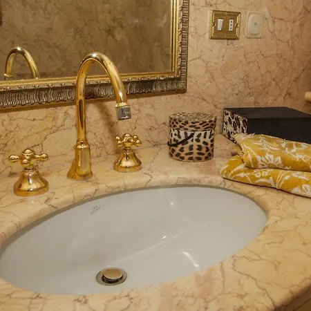 Le Suites Di Jo - Central Station Bed and Breakfast *