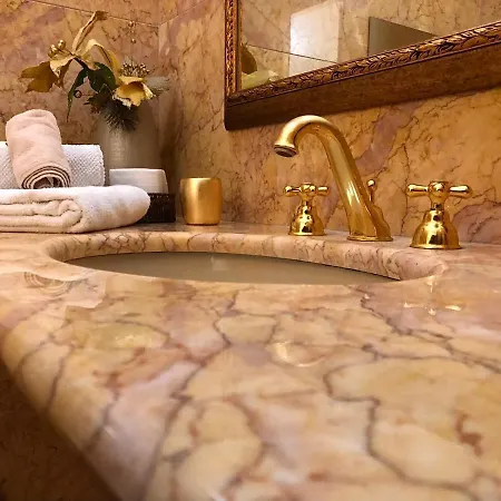 Le Suites Di Jo - Central Station Bed & Breakfast Bari