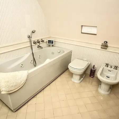 Le Suites Di Jo - Central Station Bed & Breakfast Bari